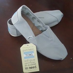 Light Gray Tom's Size 6